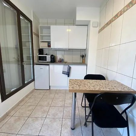 Apartament Chez K - - Proche Centre - Parking Sainte-Savine