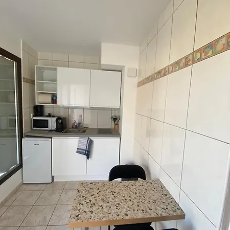 Chez K - - Proche Centre - Parking Apartament Sainte-Savine